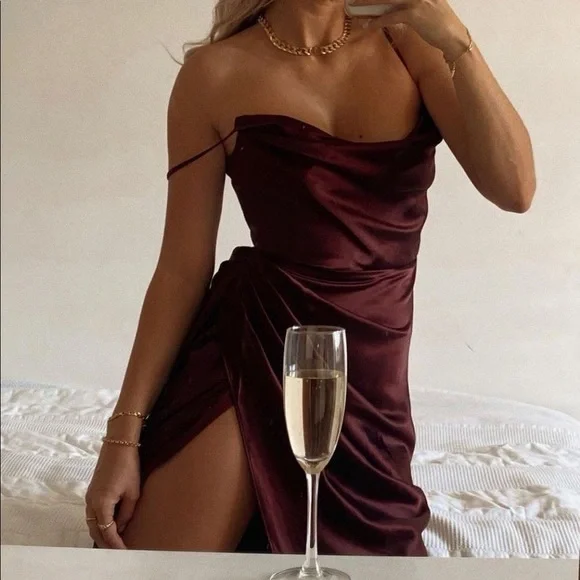 House of CB ‘Reva’ Raisin Satin Gathered Corset Dress Raisin NWOT - Picture 4 of 12